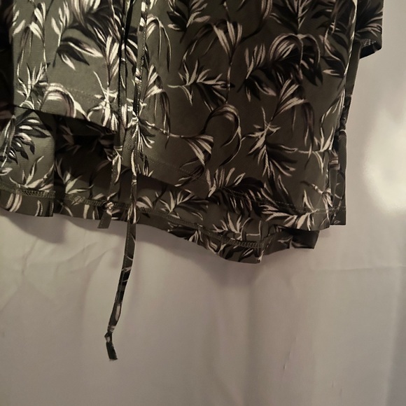 Soft Surroundings Green Floral Sleeveless blouse
& Style & Co Green Jacket - Picture 7 of 11